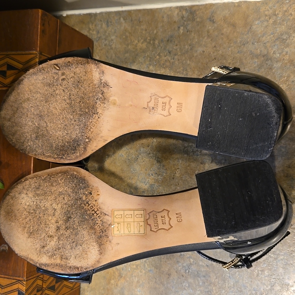 EUC Tory Burch Black Patent Sandals Size 6 - Picture 10 of 13